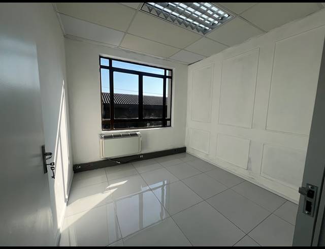 188M² OFFICE TO LET IN HYDE PARK